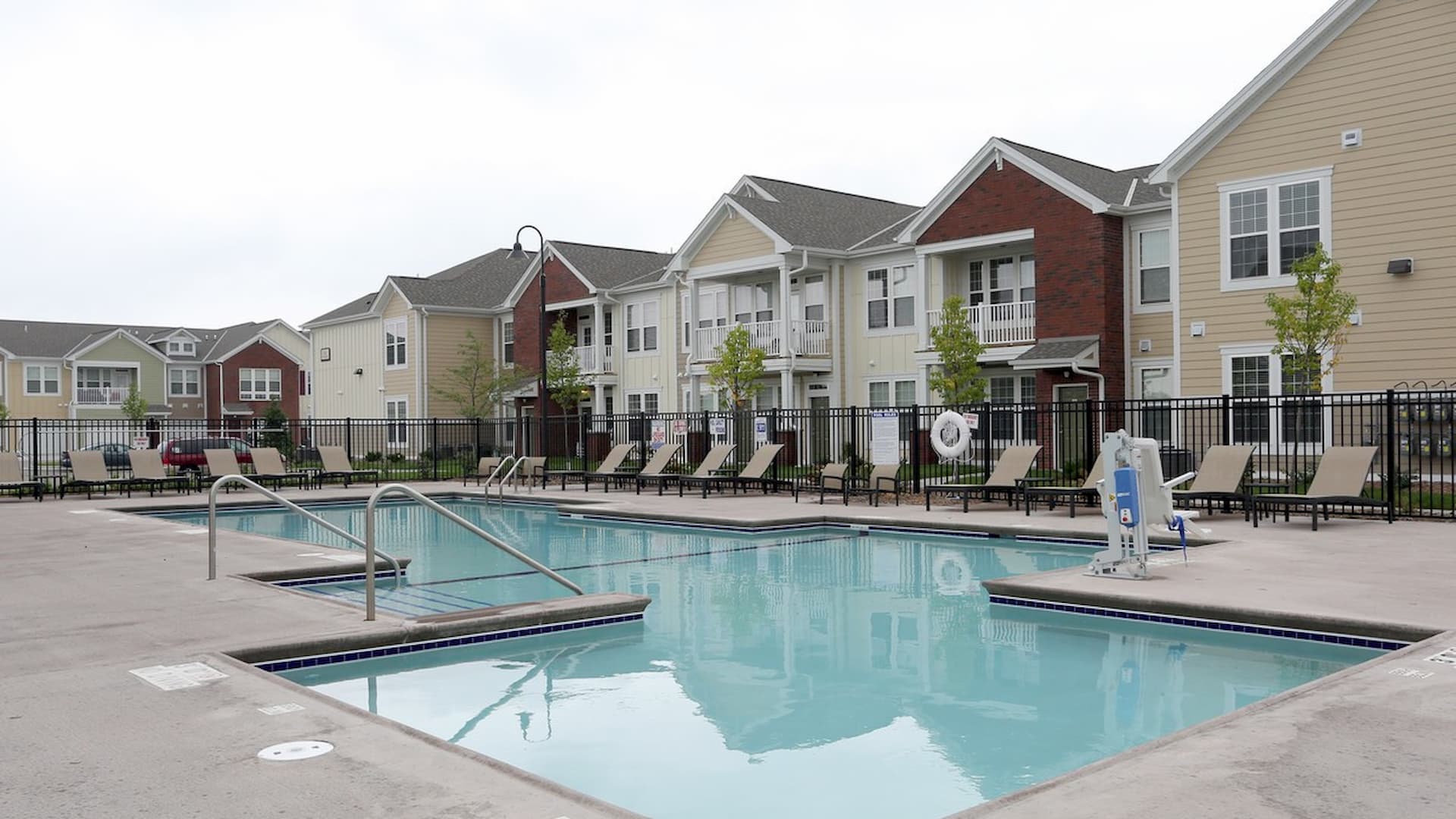 apple valley community pool